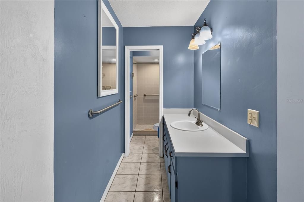 For Sale: $289,000 (3 beds, 2 baths, 1255 Square Feet)