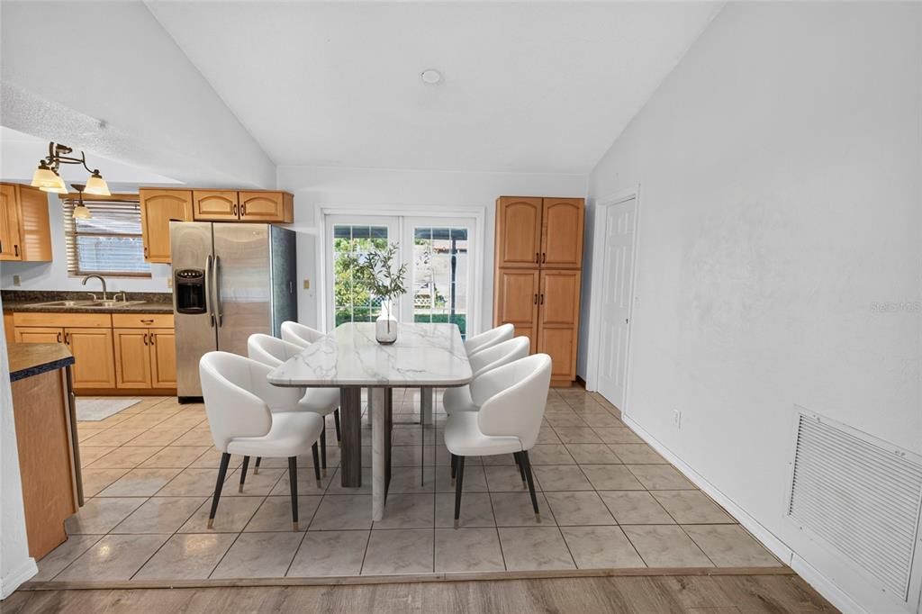For Sale: $289,000 (3 beds, 2 baths, 1255 Square Feet)