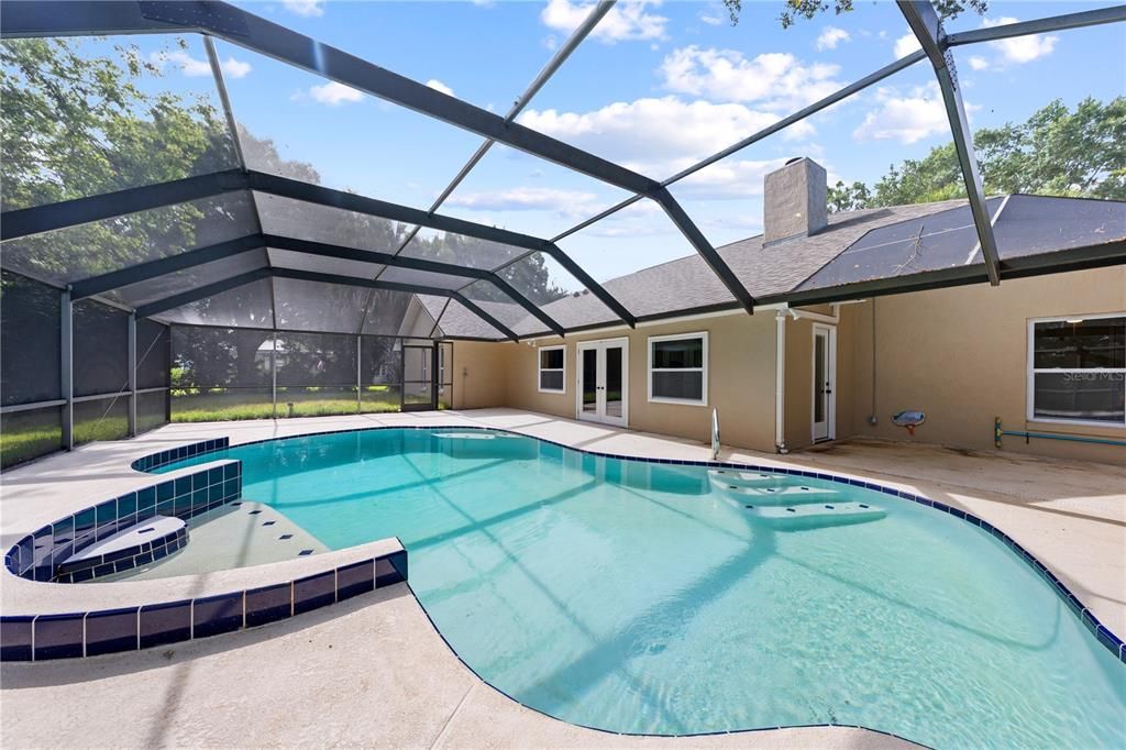 For Sale: $600,000 (4 beds, 3 baths, 2445 Square Feet)