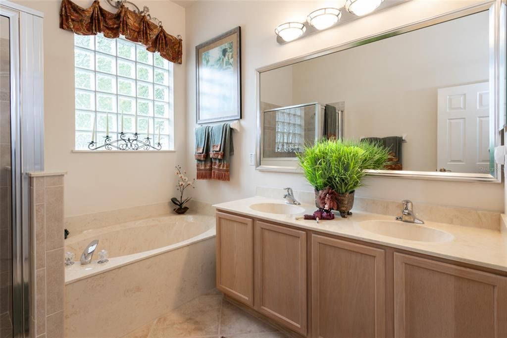 For Sale: $448,900 (3 beds, 2 baths, 2441 Square Feet)