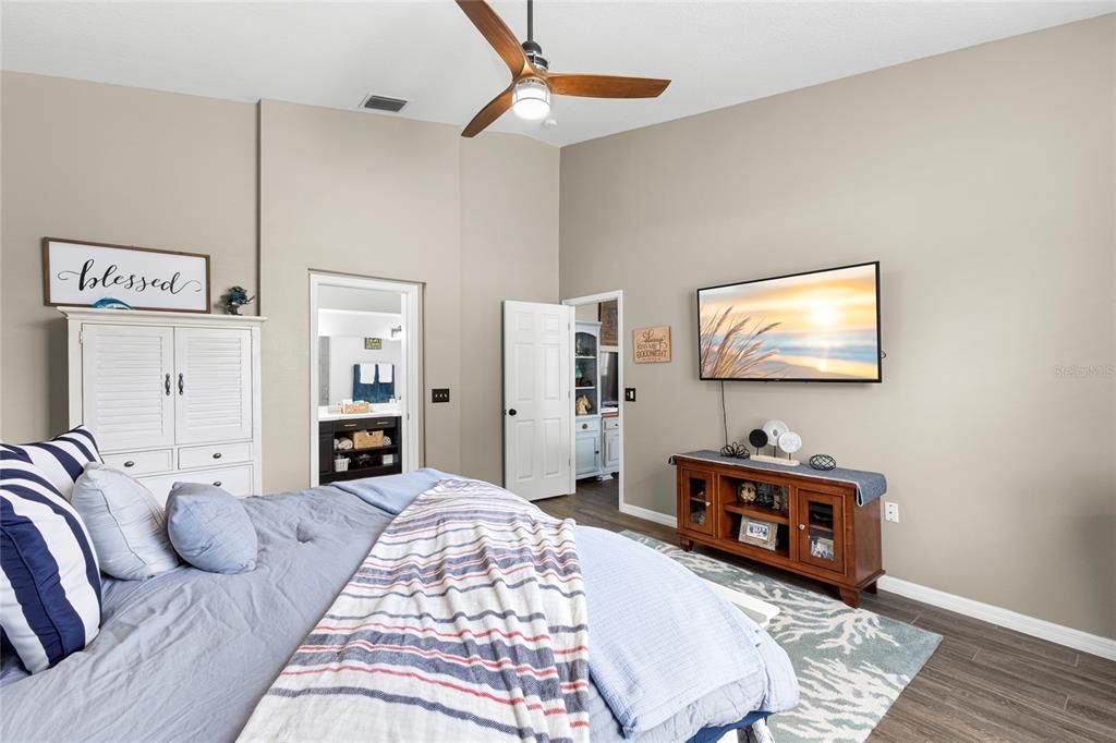 For Sale: $619,000 (4 beds, 3 baths, 2400 Square Feet)