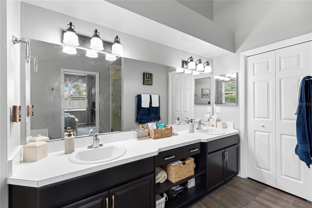 For Sale: $619,000 (4 beds, 3 baths, 2400 Square Feet)