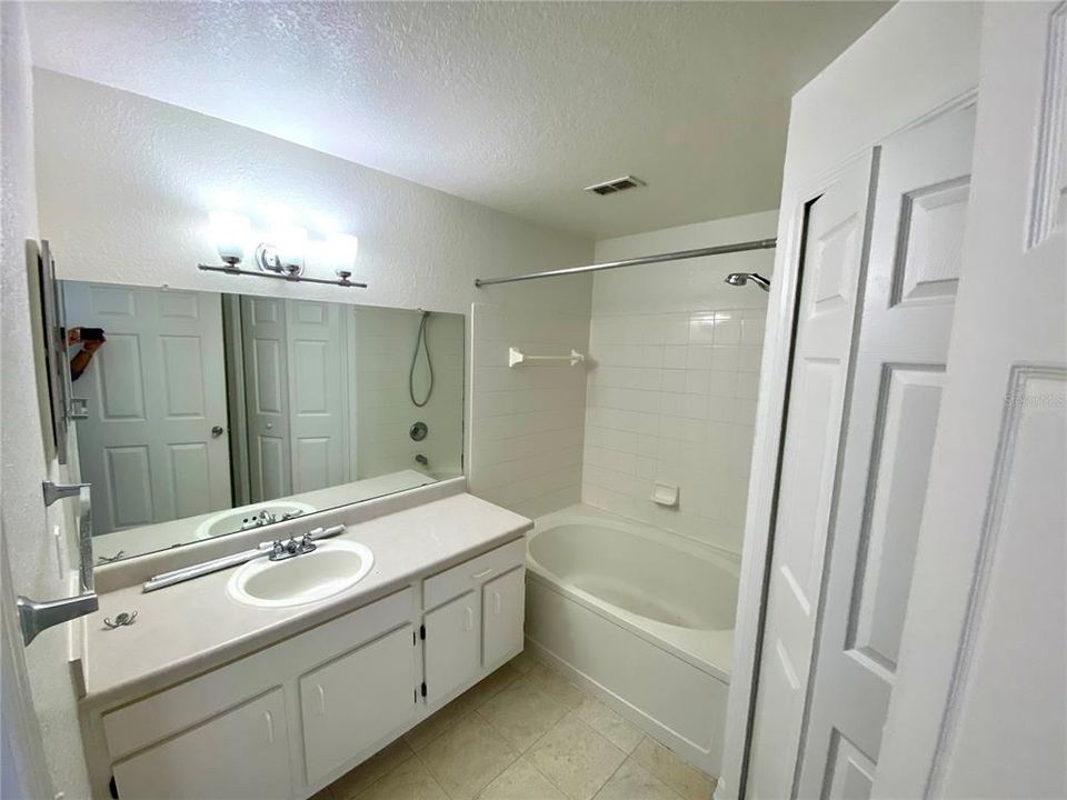For Sale: $234,900 (2 beds, 2 baths, 1166 Square Feet)