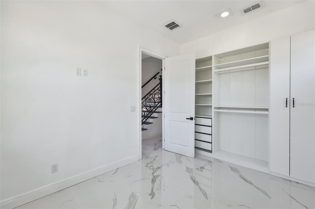 В аренду: $4,200 (4 спален, 2 ванн, 2098 Квадратных фут)