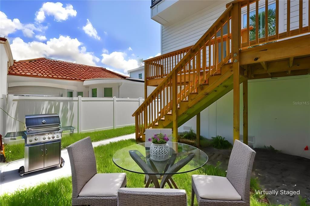 В аренду: $4,200 (4 спален, 2 ванн, 2098 Квадратных фут)