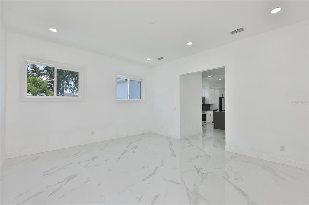 В аренду: $4,200 (4 спален, 2 ванн, 2098 Квадратных фут)