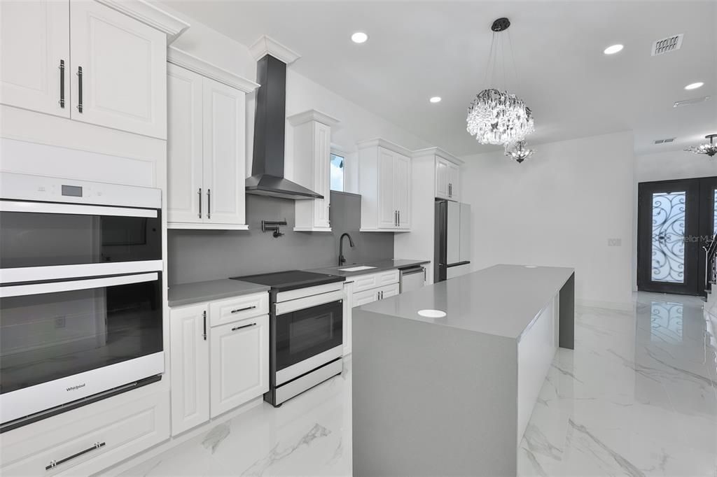 В аренду: $4,200 (4 спален, 2 ванн, 2098 Квадратных фут)
