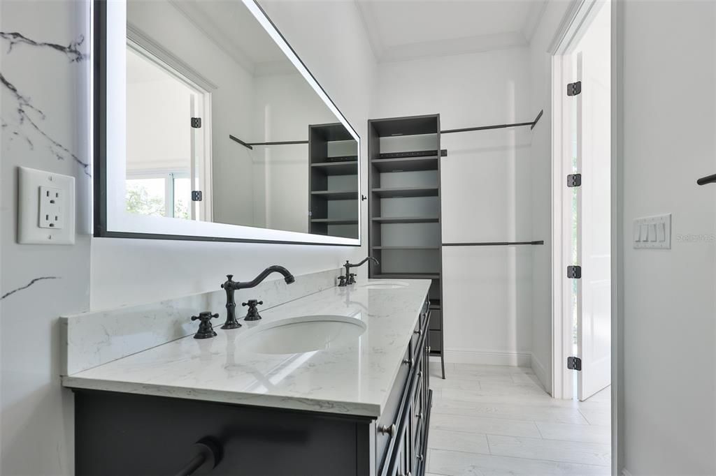 В аренду: $4,200 (4 спален, 2 ванн, 2098 Квадратных фут)