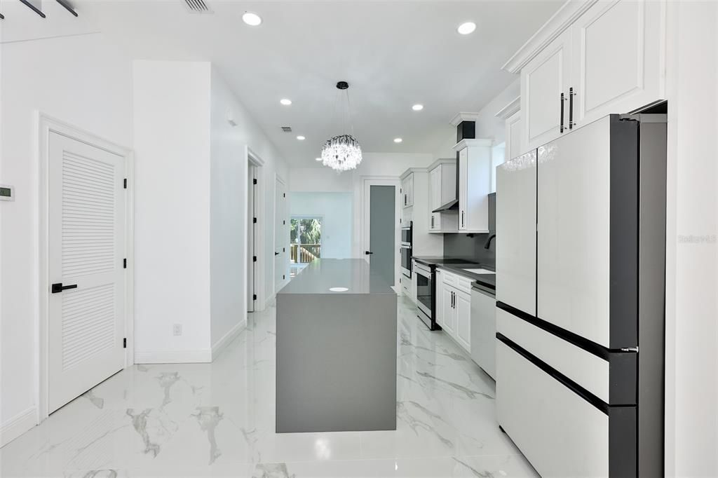 В аренду: $4,200 (4 спален, 2 ванн, 2098 Квадратных фут)
