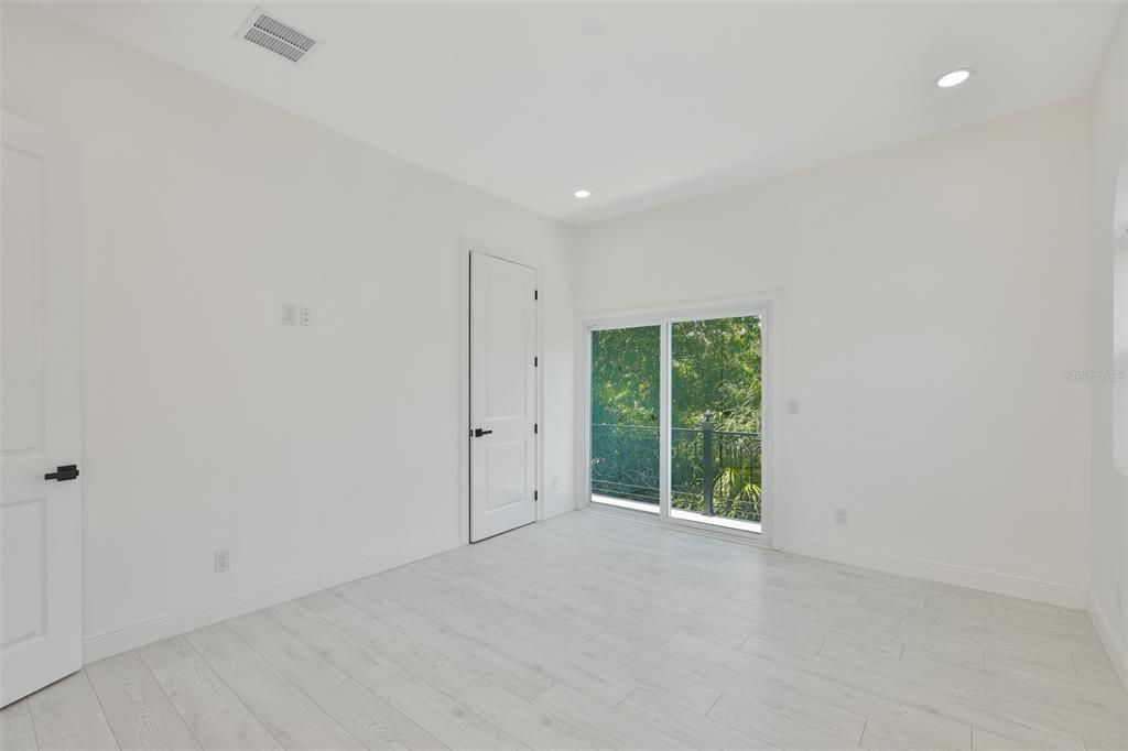 В аренду: $4,200 (4 спален, 2 ванн, 2098 Квадратных фут)