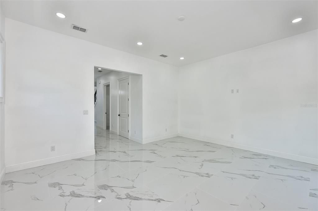 В аренду: $4,200 (4 спален, 2 ванн, 2098 Квадратных фут)