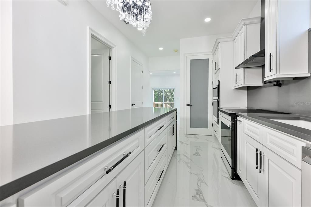 В аренду: $4,200 (4 спален, 2 ванн, 2098 Квадратных фут)