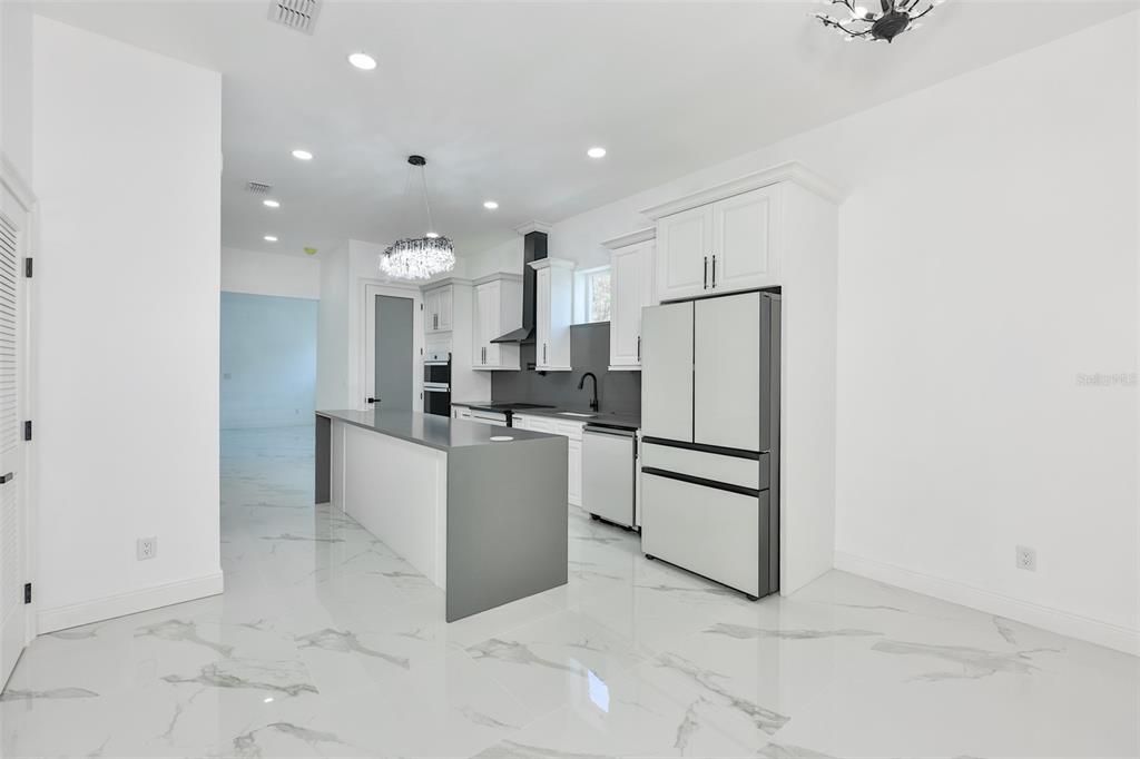 В аренду: $4,200 (4 спален, 2 ванн, 2098 Квадратных фут)