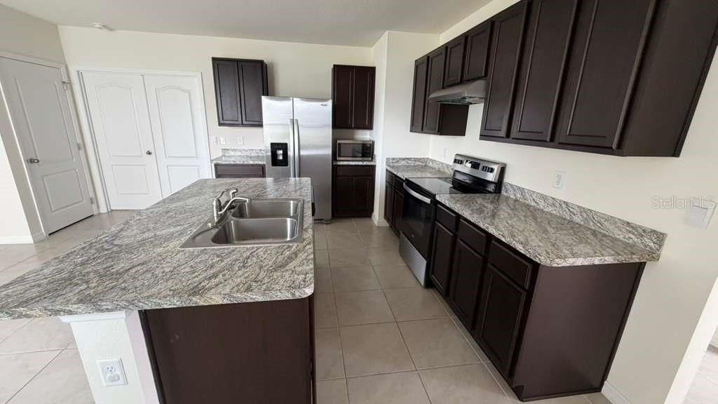 For Rent: $2,200 (3 beds, 2 baths, 1625 Square Feet)