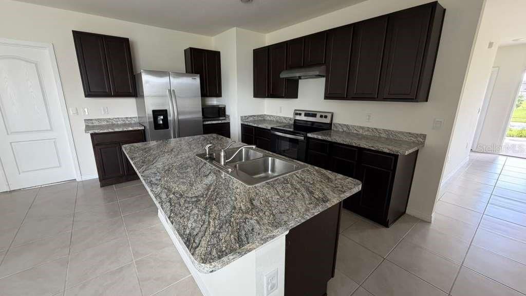 For Rent: $2,200 (3 beds, 2 baths, 1625 Square Feet)