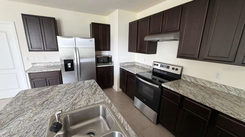 For Rent: $2,200 (3 beds, 2 baths, 1625 Square Feet)