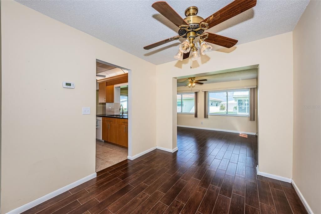 En Venta: $248,900 (2 camas, 2 baños, 1328 Pies cuadrados)