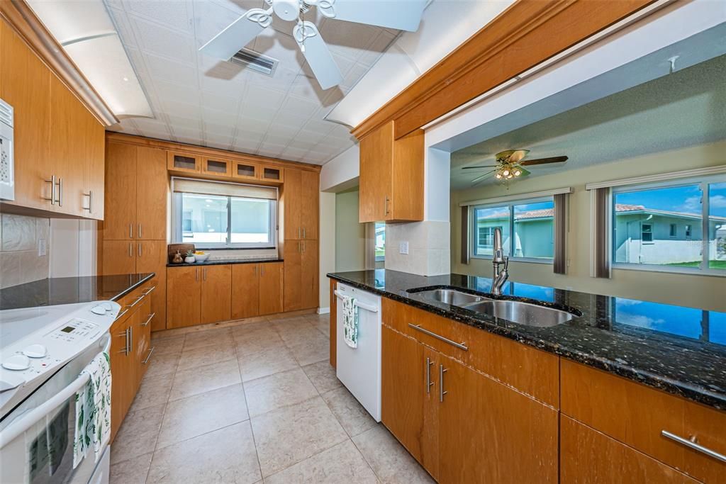 En Venta: $248,900 (2 camas, 2 baños, 1328 Pies cuadrados)