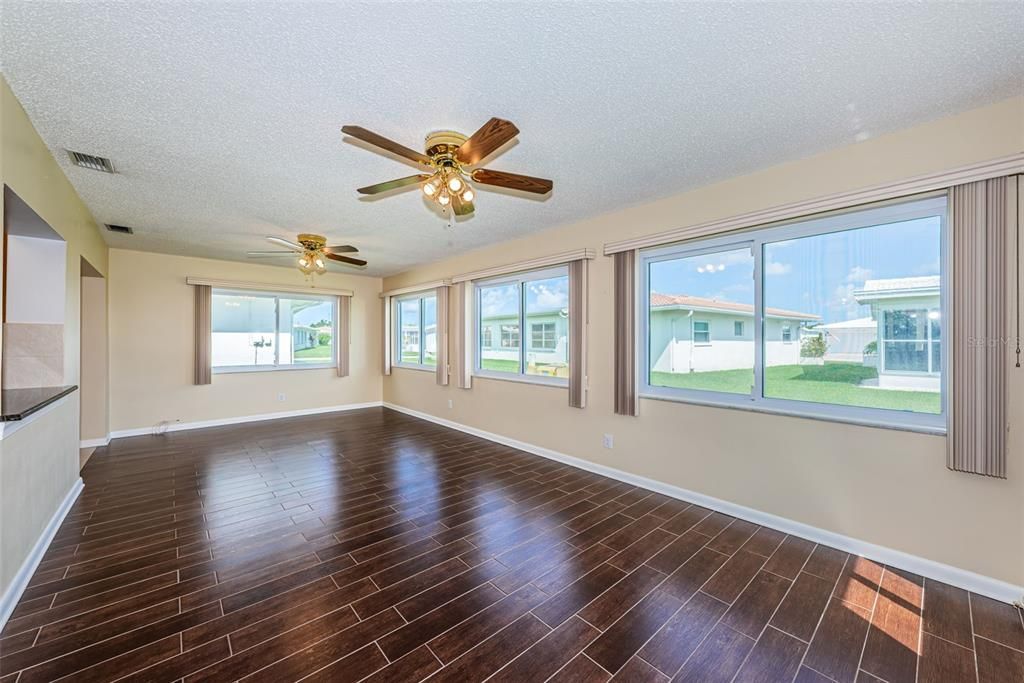En Venta: $248,900 (2 camas, 2 baños, 1328 Pies cuadrados)