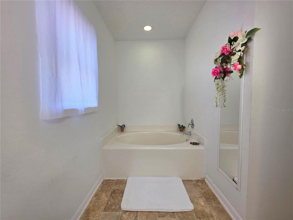 For Sale: $335,000 (4 beds, 2 baths, 2222 Square Feet)