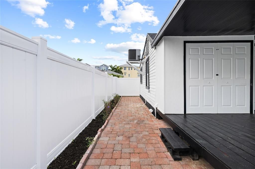 For Sale: $465,000 (3 beds, 2 baths, 686 Square Feet)