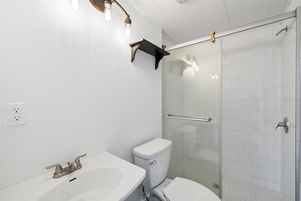 For Sale: $465,000 (3 beds, 2 baths, 686 Square Feet)
