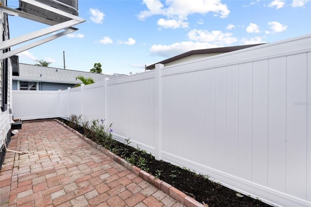 For Sale: $465,000 (3 beds, 2 baths, 686 Square Feet)