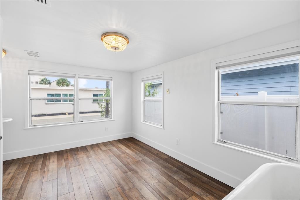 For Sale: $465,000 (3 beds, 2 baths, 686 Square Feet)