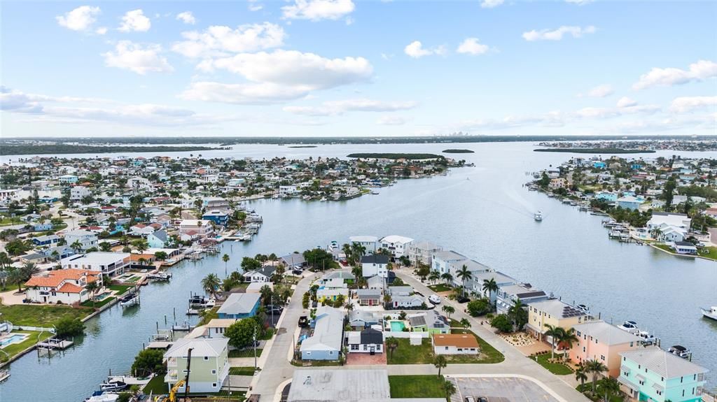For Sale: $465,000 (3 beds, 2 baths, 686 Square Feet)