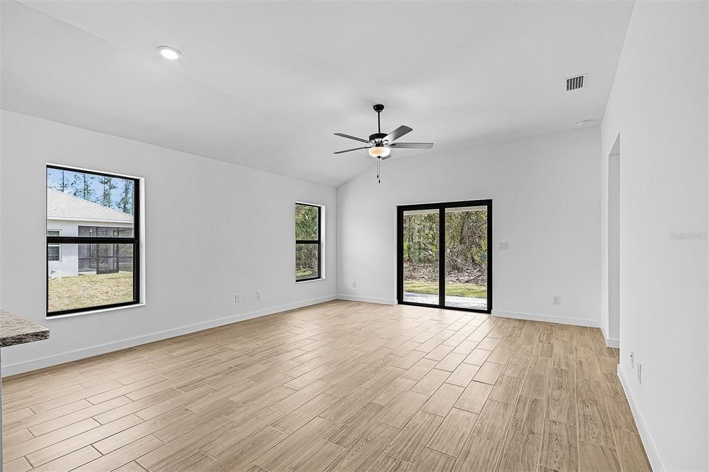 For Sale: $394,900 (4 beds, 2 baths, 1862 Square Feet)