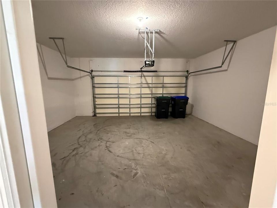 For Rent: $2,850 (4 beds, 2 baths, 1956 Square Feet)