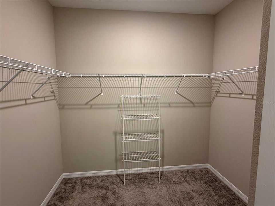 For Rent: $2,850 (4 beds, 2 baths, 1956 Square Feet)
