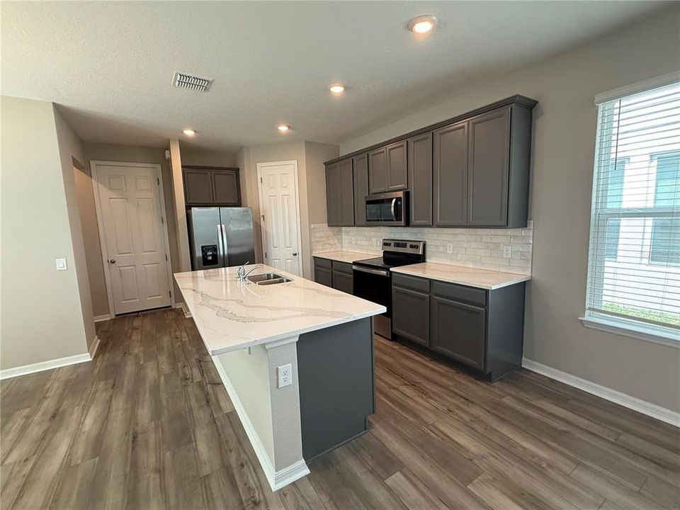 For Rent: $2,850 (4 beds, 2 baths, 1956 Square Feet)