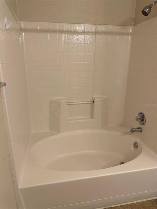 For Rent: $1,650 (2 beds, 1 baths, 890 Square Feet)
