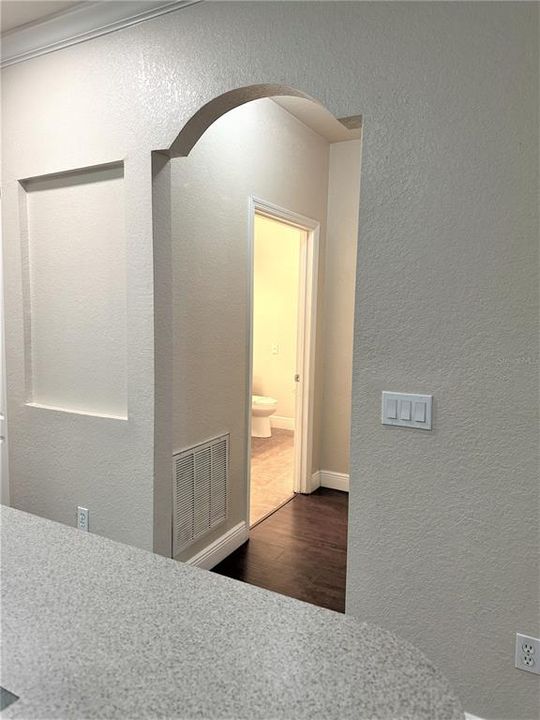 For Rent: $1,650 (2 beds, 1 baths, 890 Square Feet)