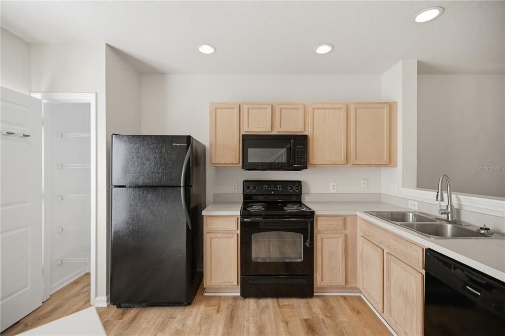 For Sale: $165,000 (2 beds, 2 baths, 1134 Square Feet)