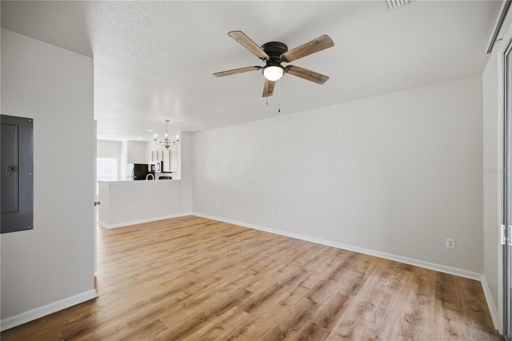 For Sale: $165,000 (2 beds, 2 baths, 1134 Square Feet)