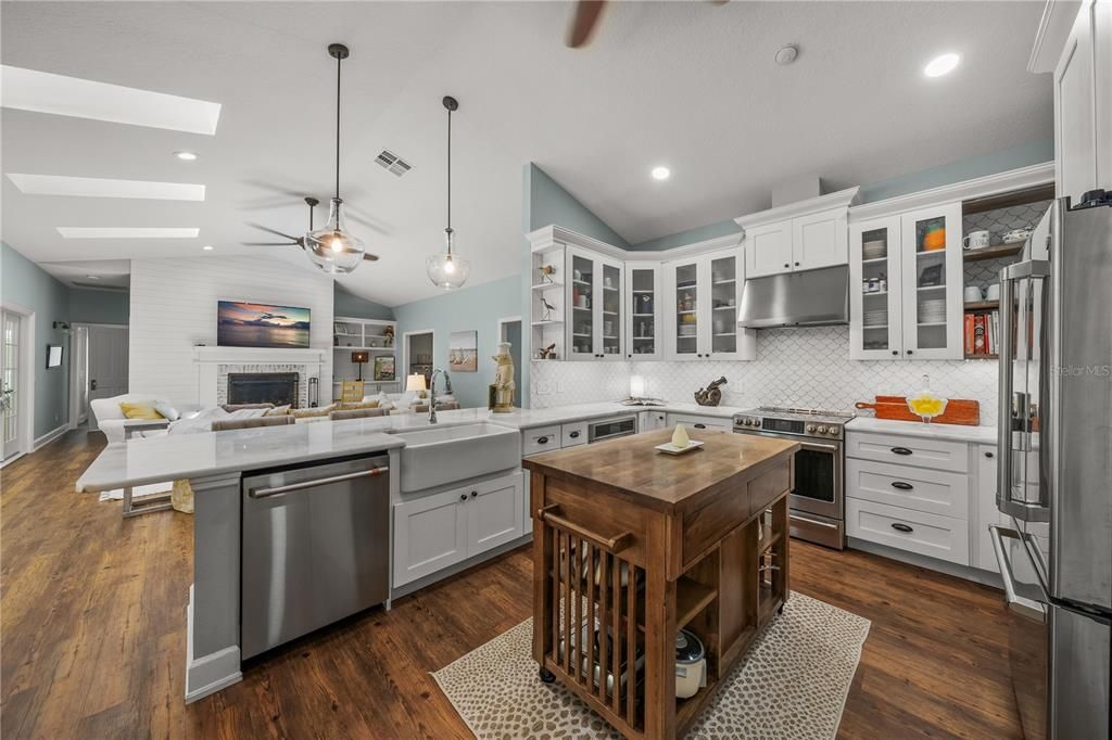 For Sale: $2,790,000 (5 beds, 5 baths, 4828 Square Feet)