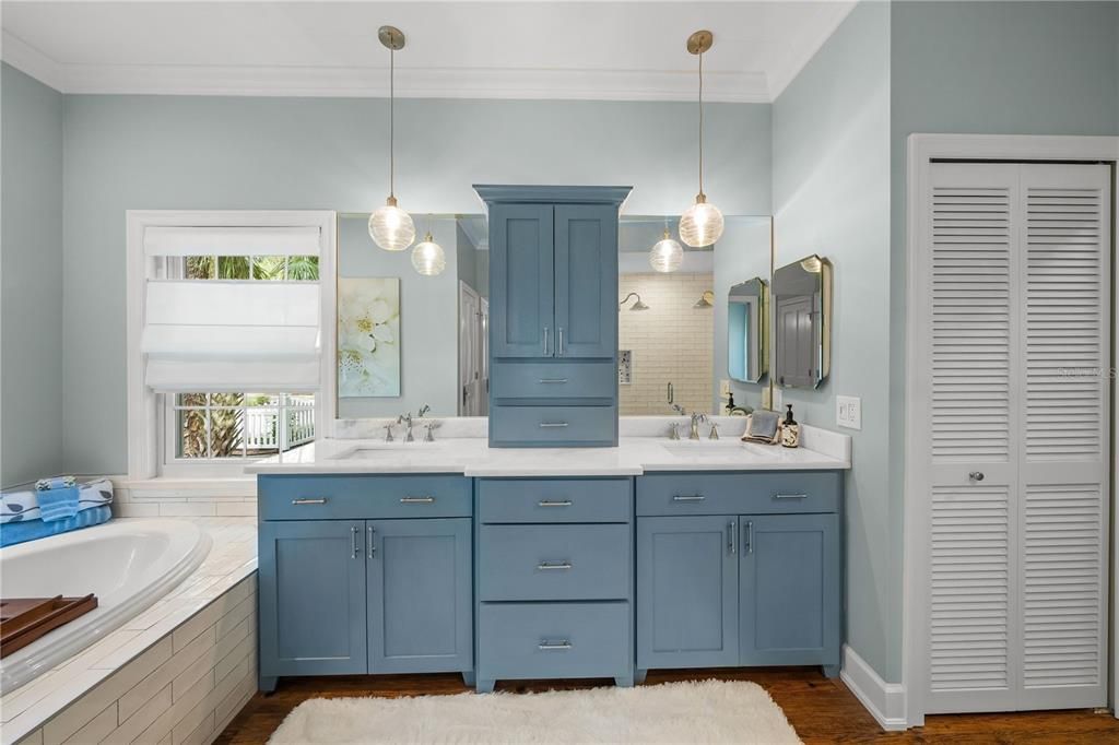 For Sale: $2,790,000 (5 beds, 5 baths, 4828 Square Feet)