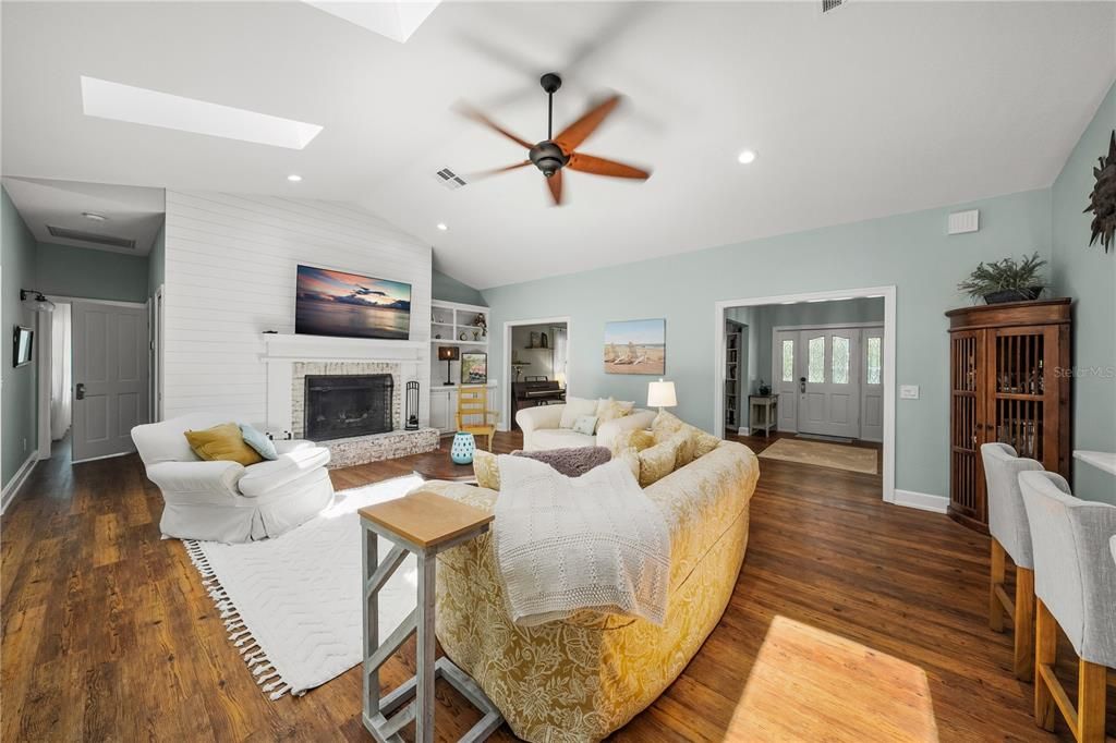 For Sale: $2,790,000 (5 beds, 5 baths, 4828 Square Feet)