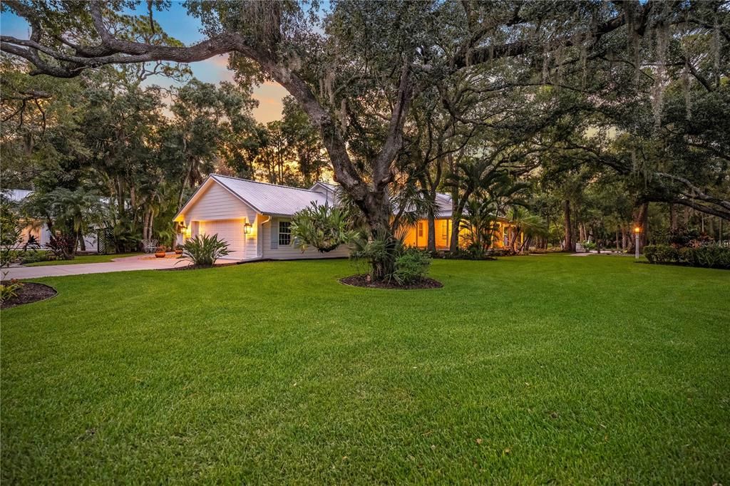 For Sale: $2,790,000 (5 beds, 5 baths, 4828 Square Feet)