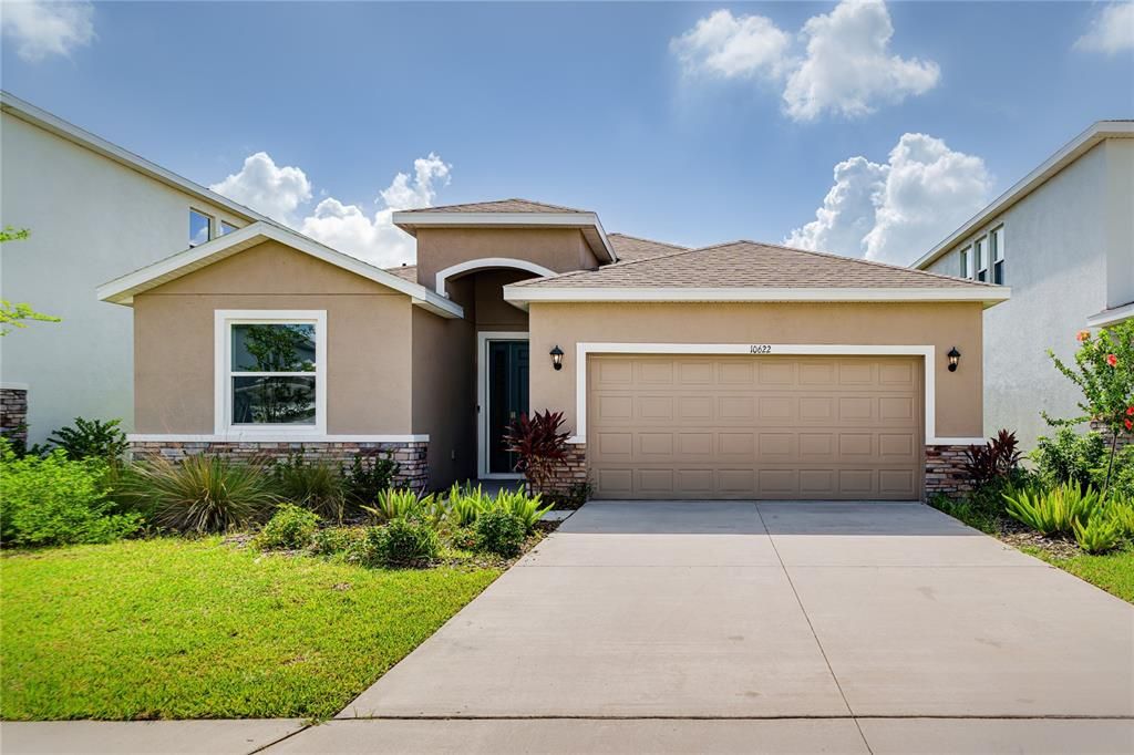 For Rent: $3,000 (4 beds, 2 baths, 2043 Square Feet)