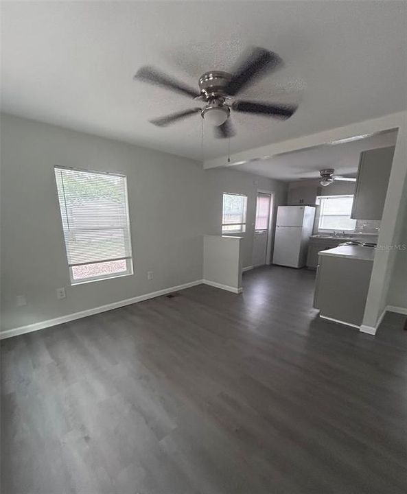 For Sale: $145,000 (2 beds, 1 baths, 672 Square Feet)