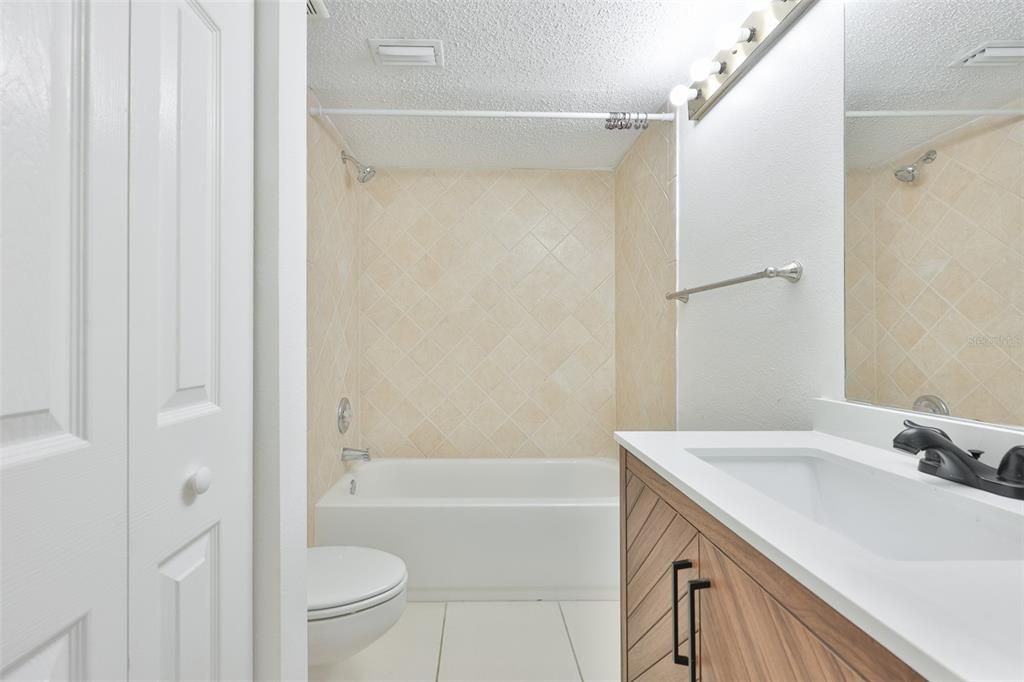 В аренду: $2,000 (2 спален, 2 ванн, 1086 Квадратных фут)