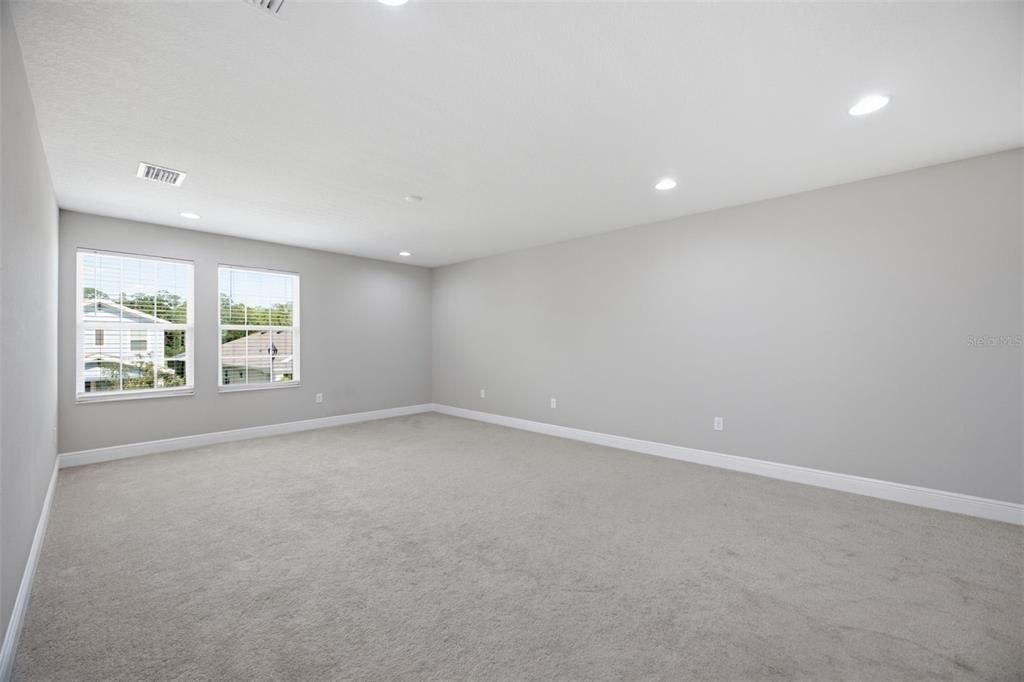 For Rent: $4,000 (5 beds, 3 baths, 3380 Square Feet)
