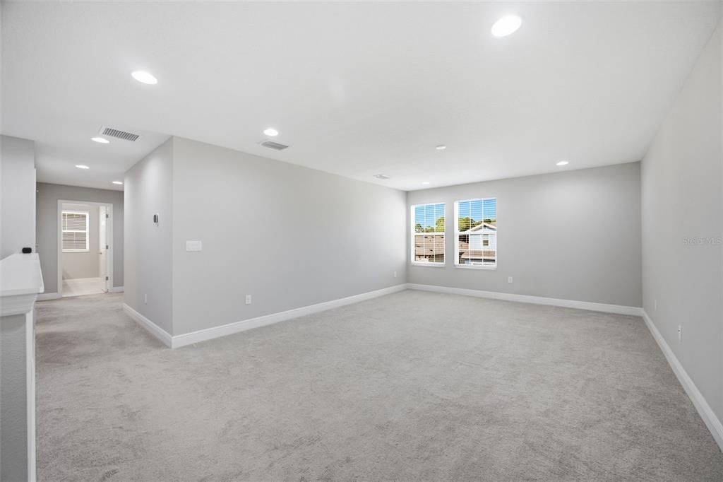 For Rent: $4,000 (5 beds, 3 baths, 3380 Square Feet)