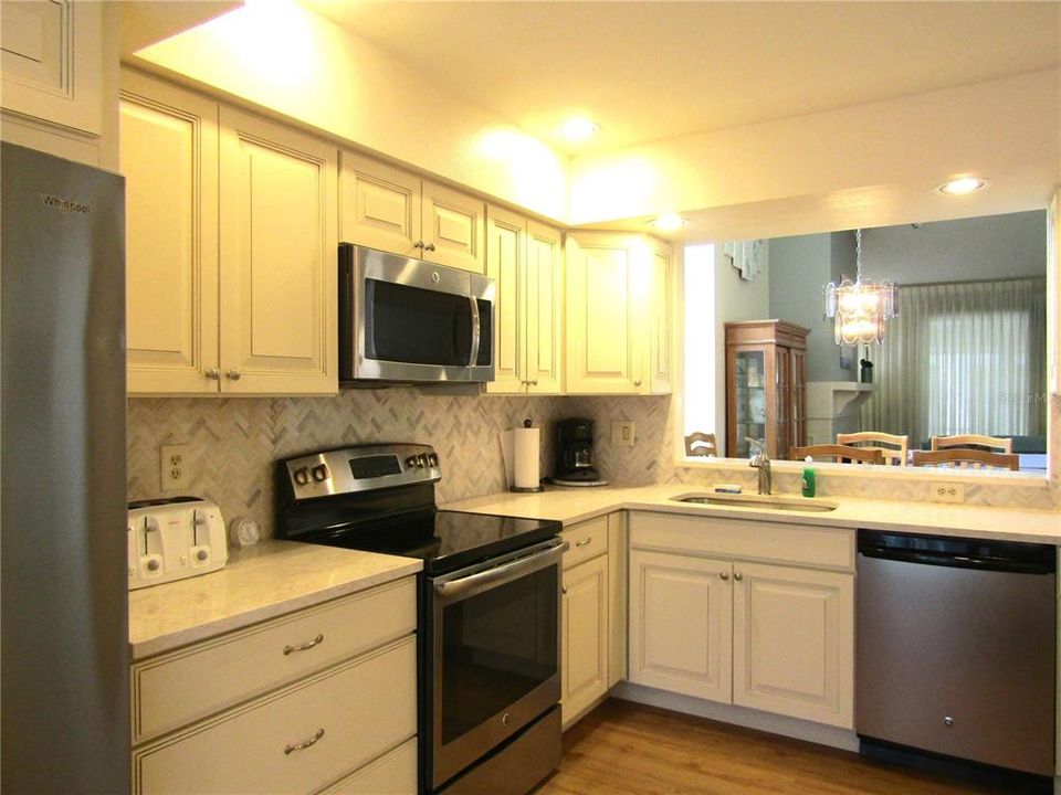 For Rent: $4,800 (3 beds, 2 baths, 2122 Square Feet)