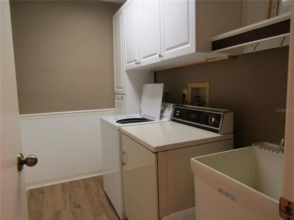For Rent: $4,800 (3 beds, 2 baths, 2122 Square Feet)