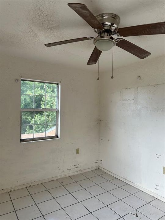 For Sale: $139,900 (3 beds, 3 baths, 1618 Square Feet)
