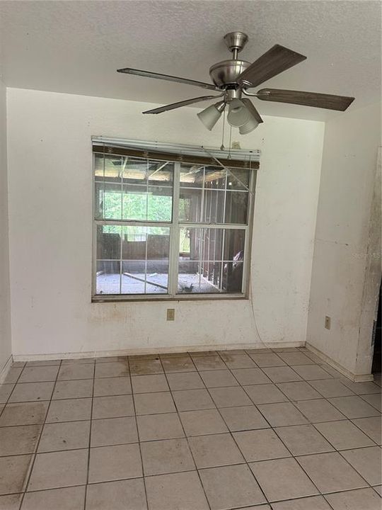 For Sale: $139,900 (3 beds, 3 baths, 1618 Square Feet)